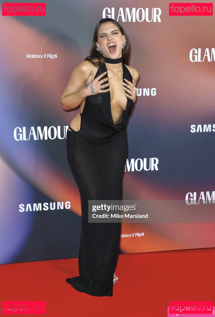 Mae Muller / maemuller Onlyfans Photo Gallery 