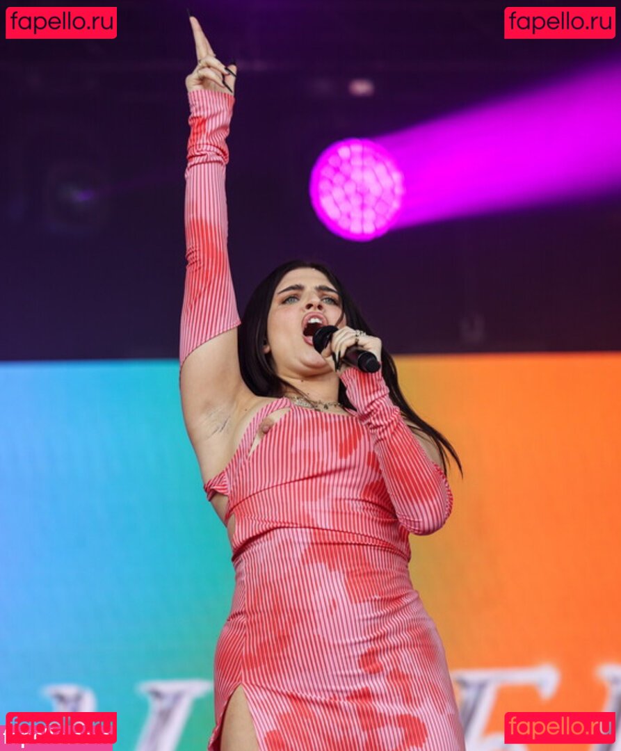 Mae Muller / maemuller Onlyfans Photo Gallery 