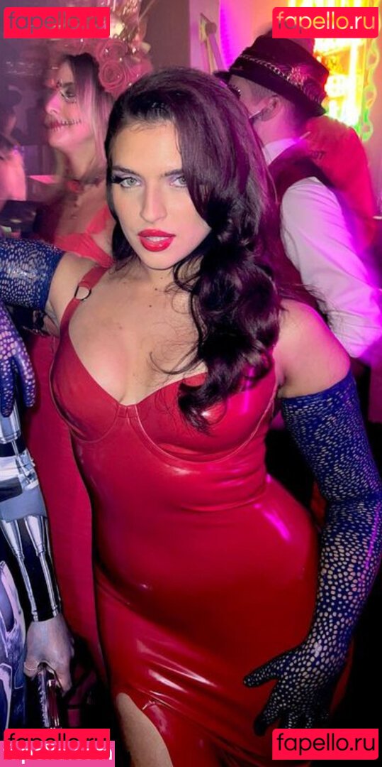 Mae Muller / maemuller Onlyfans Photo Gallery 