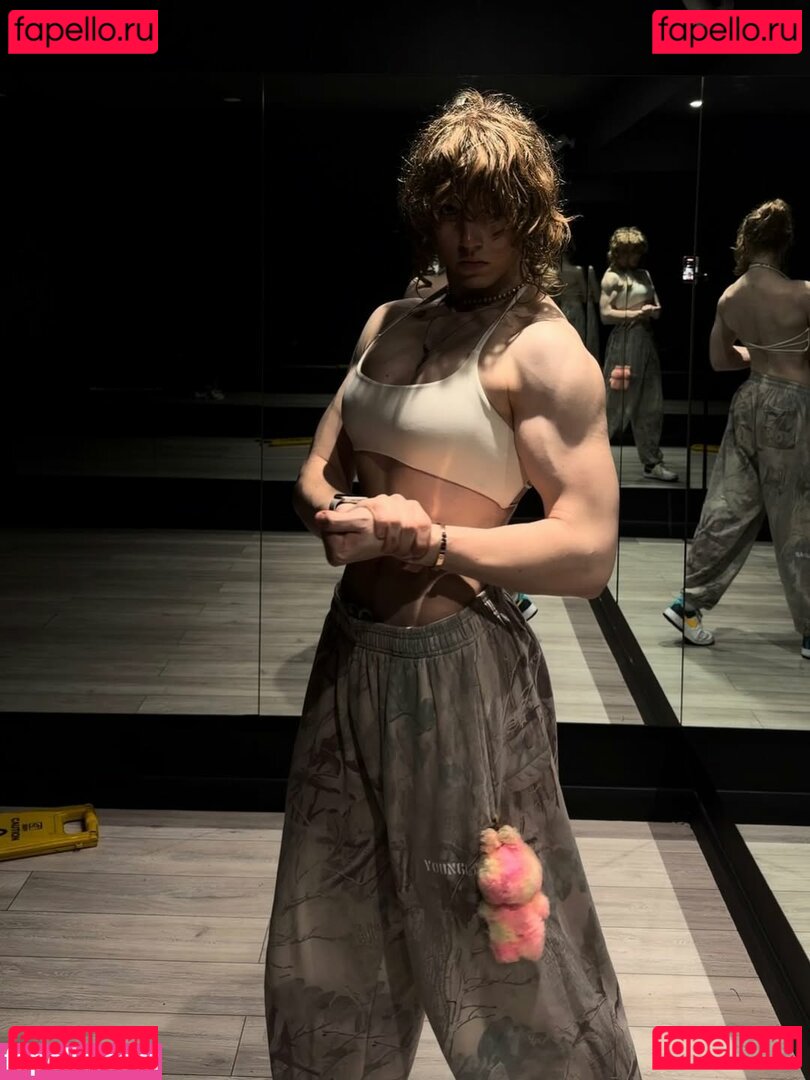 eviedotgym Onlyfans Photo Gallery 