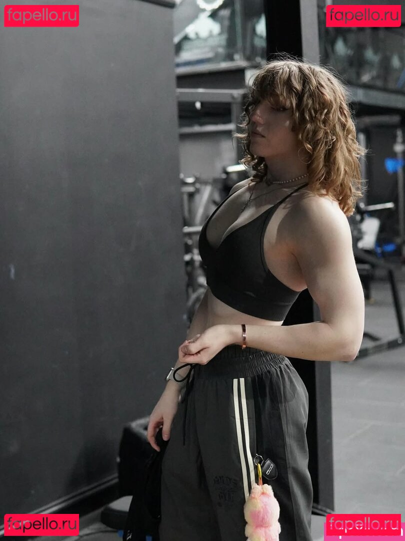 eviedotgym Onlyfans Photo Gallery 