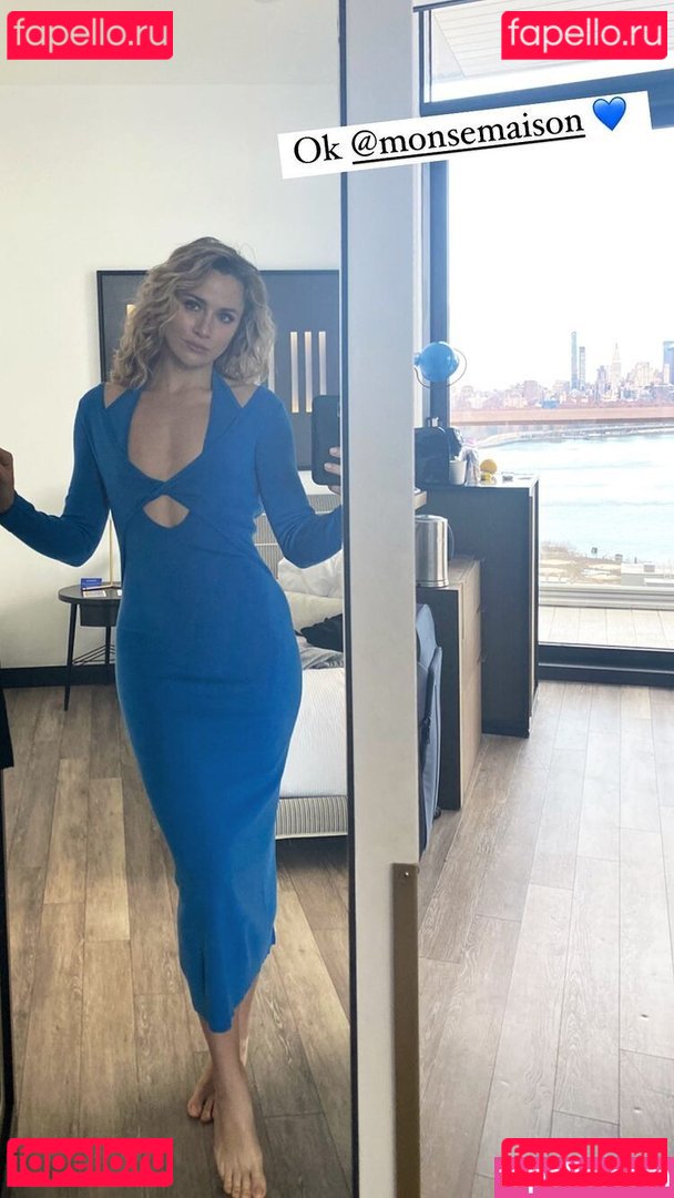 Shantel VanSanten / svansanten / therealshantel Onlyfans Photo Gallery 