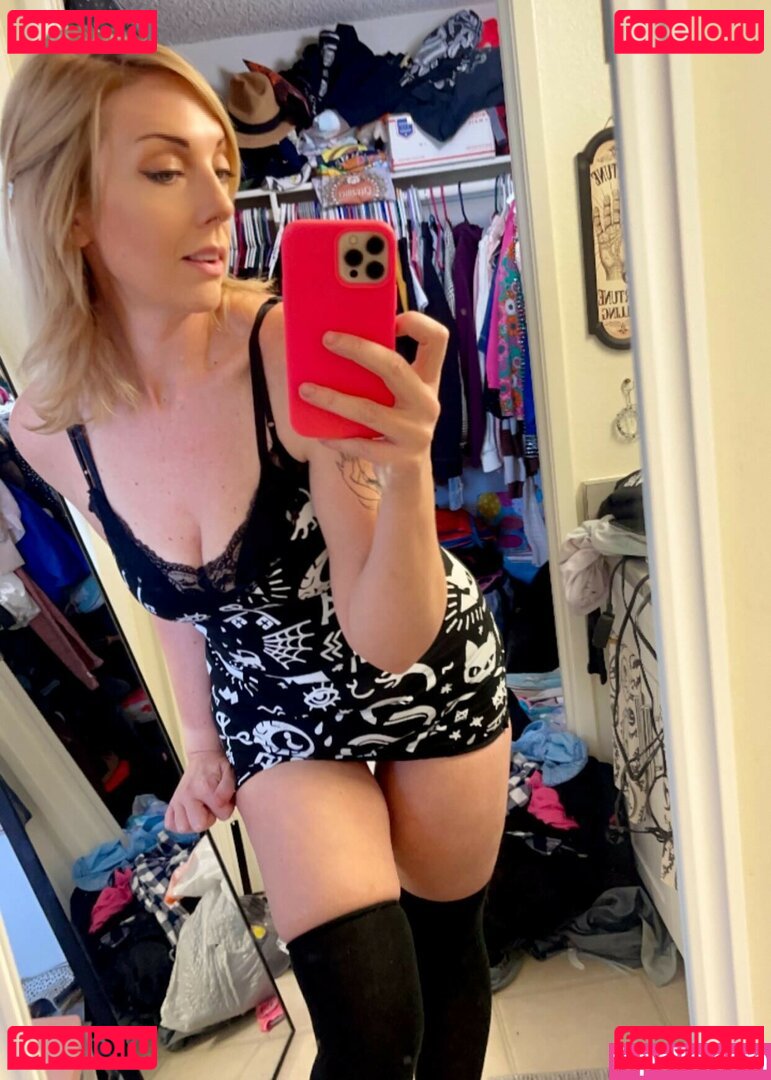 Ashleyrabbit / ashleyrabbitdraws / feralbxnny Onlyfans Photo Gallery 