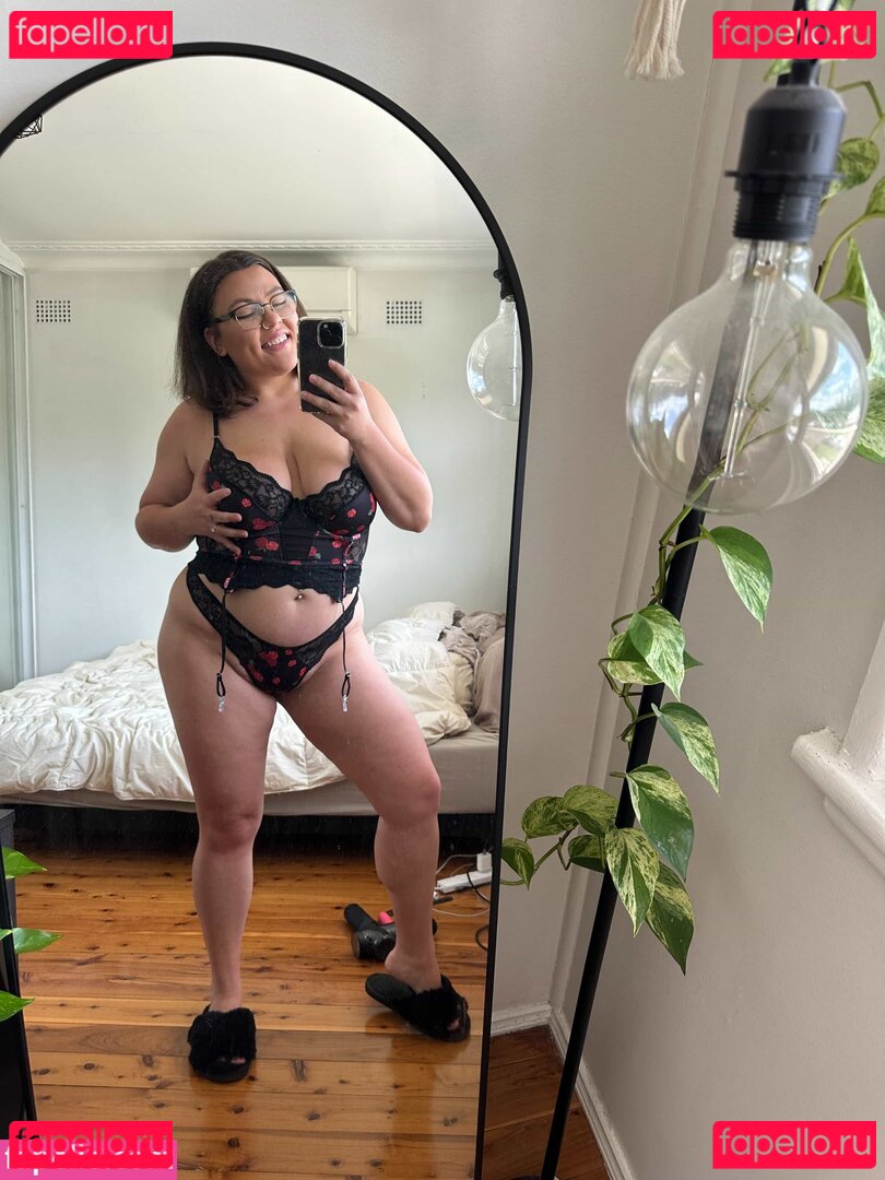 Curvy Chloe / aqueen222 / curvy_chloe / https: Onlyfans Photo Gallery 