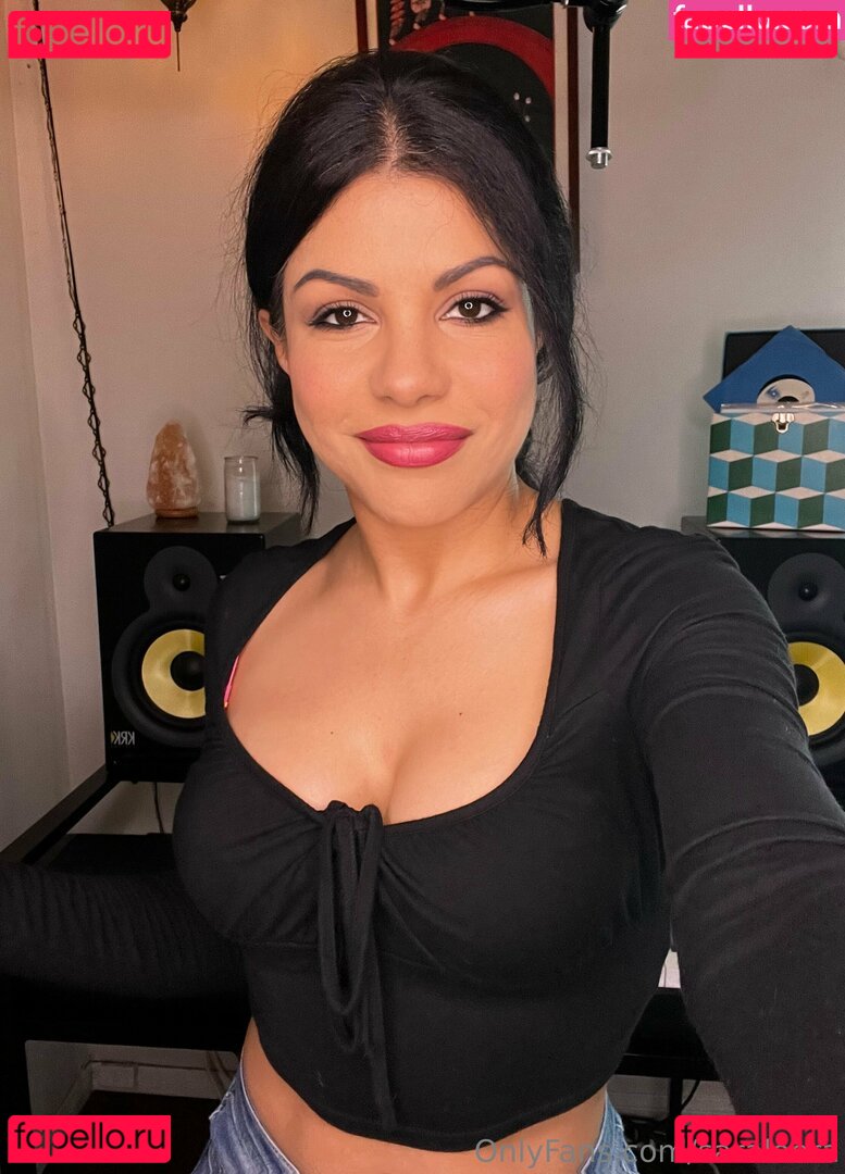 saraloera Onlyfans Photo Gallery 