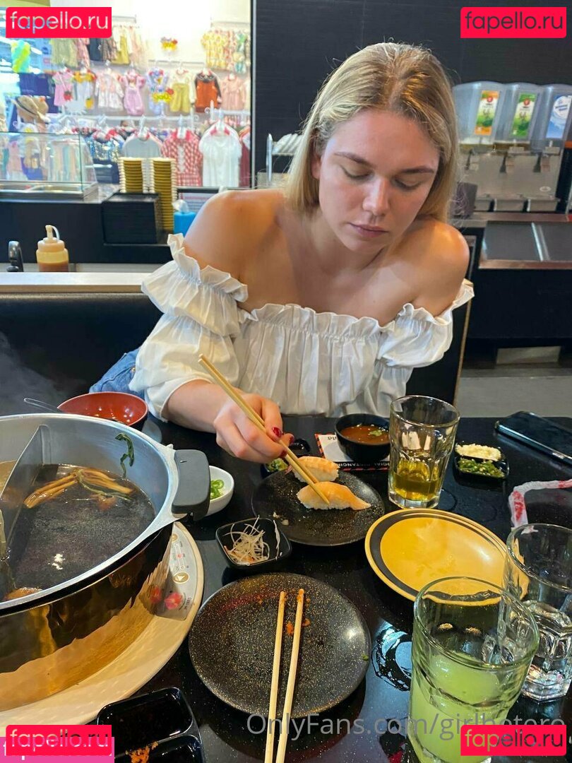 girlflex.x.xagain / girlflexi Onlyfans Photo Gallery 