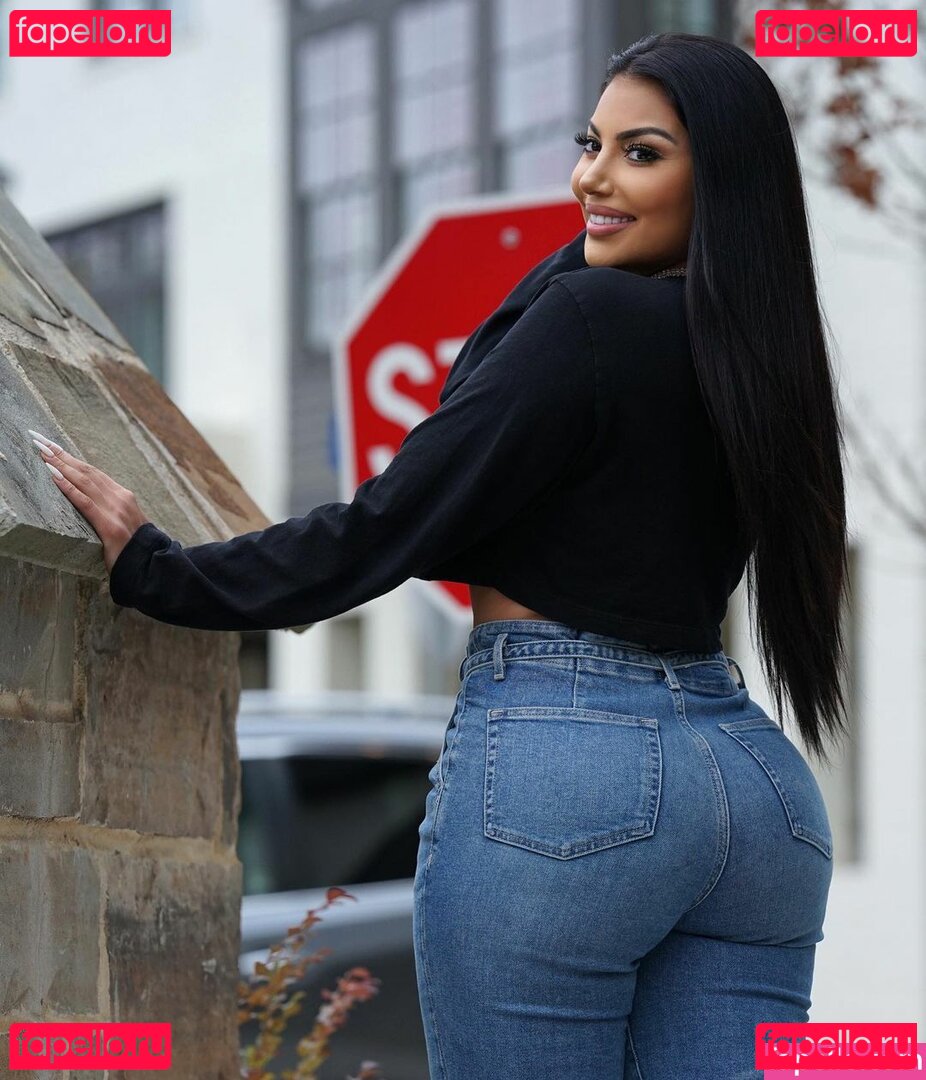 LaReina Shaw / https: / lareinasworld Onlyfans Photo Gallery 