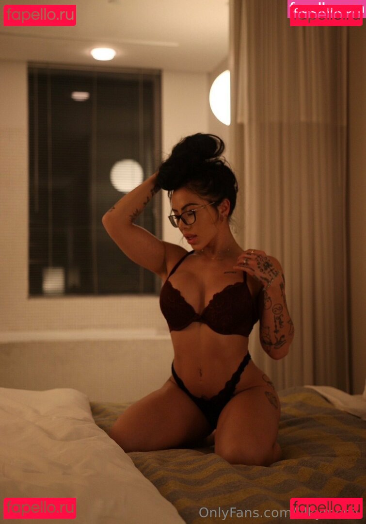 danellemfishback / lilkymchiii Onlyfans Photo Gallery 