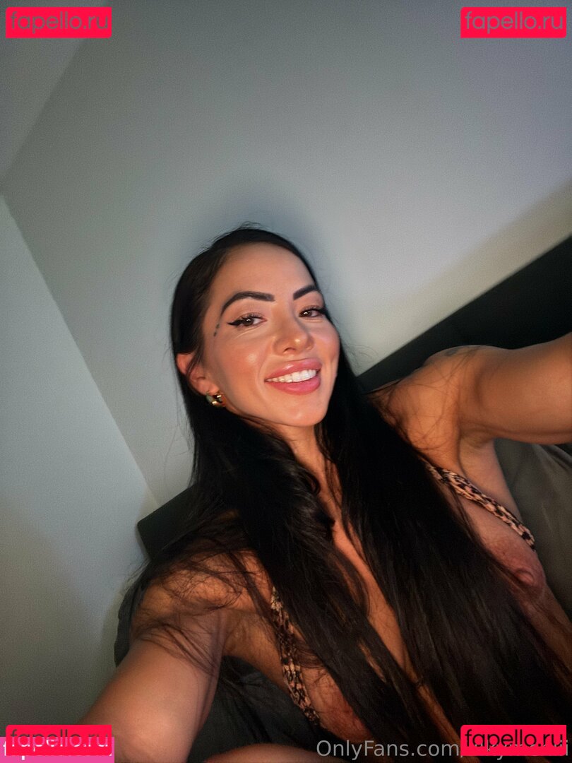 danellemfishback / lilkymchiii Onlyfans Photo Gallery 