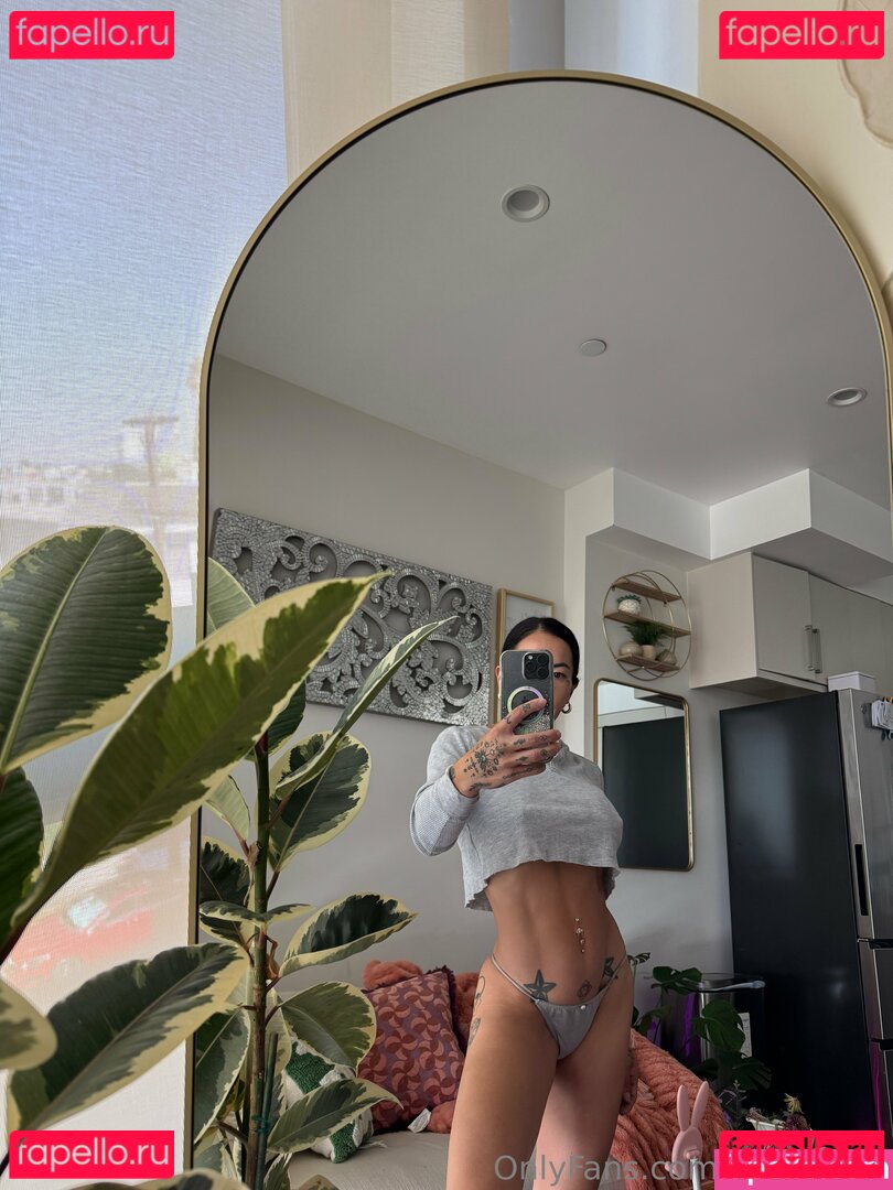 danellemfishback / lilkymchiii Onlyfans Photo Gallery 