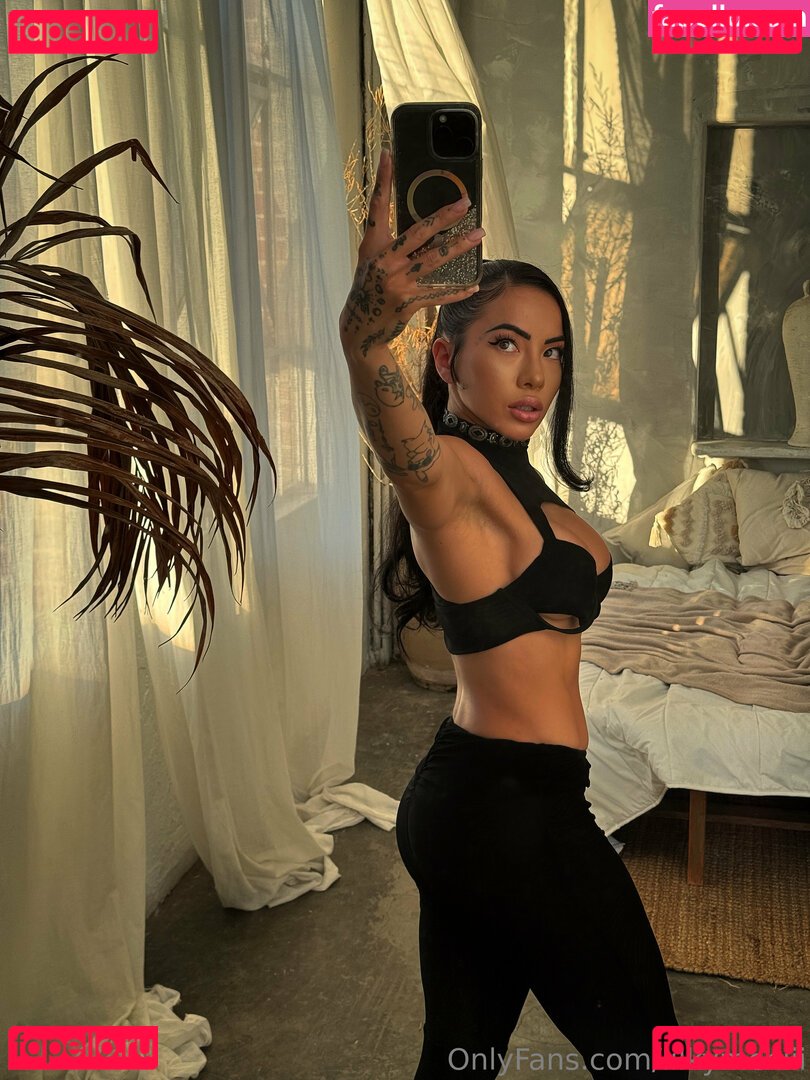 danellemfishback / lilkymchiii Onlyfans Photo Gallery 