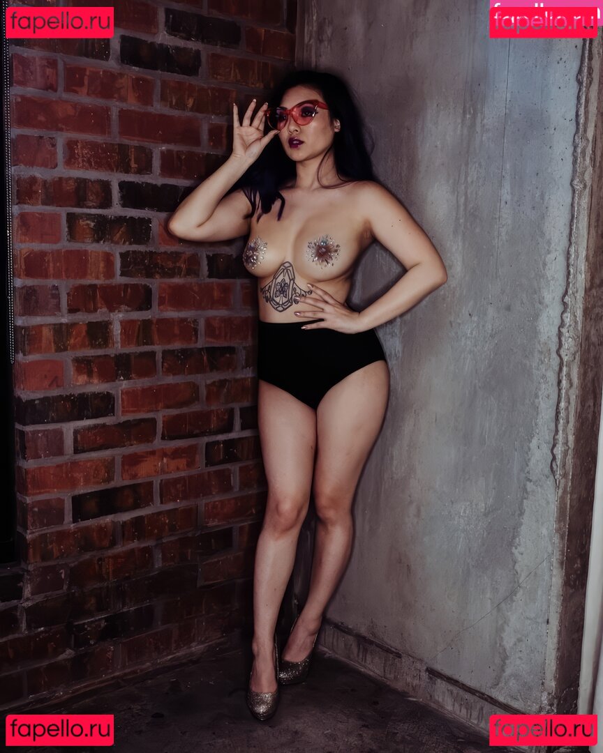 Asian Instagram Model / Rinnvincible / quinnvincible Onlyfans Photo Gallery 