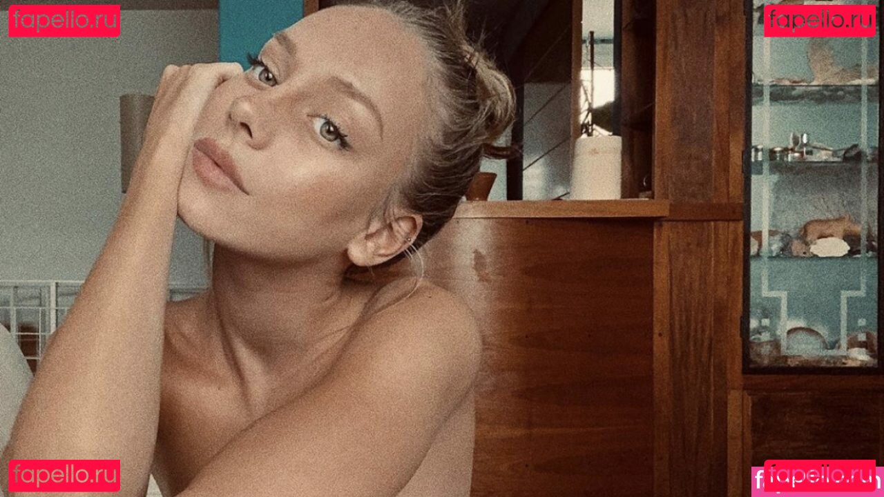 Ester Exposito / ester_exposito Onlyfans Photo Gallery 