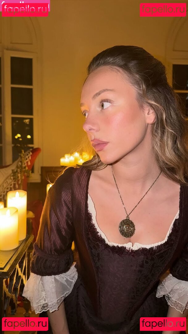 Ester Exposito / ester_exposito Onlyfans Photo Gallery 