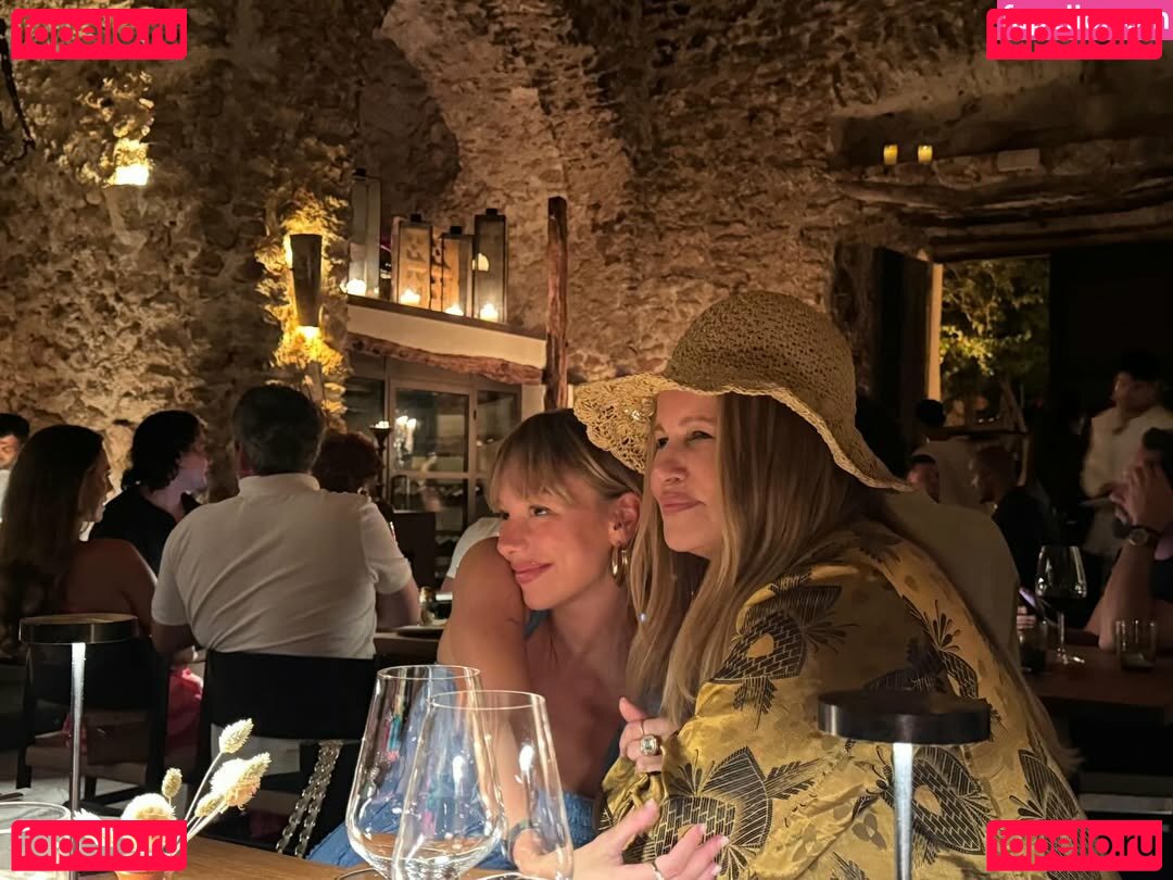 Ester Exposito / ester_exposito Onlyfans Photo Gallery 