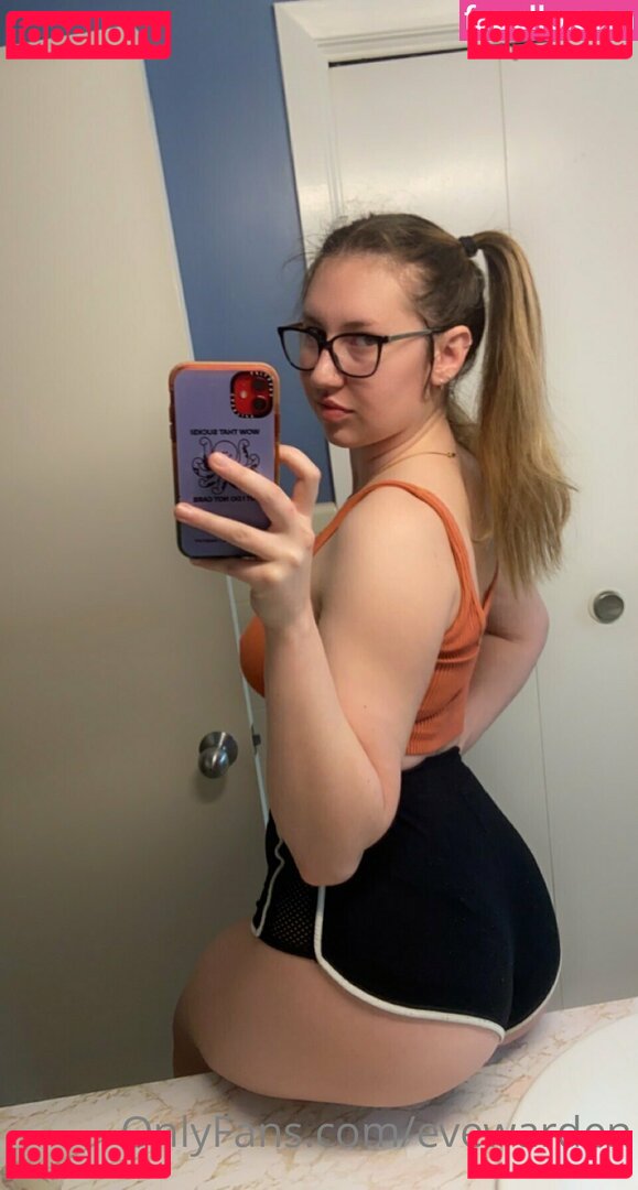 Eve Warden / evewarden / smilf.money Onlyfans Photo Gallery 