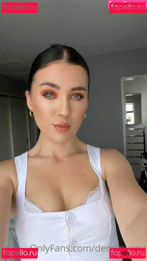 British / demilou.xo / demilouxox Onlyfans Photo Gallery 