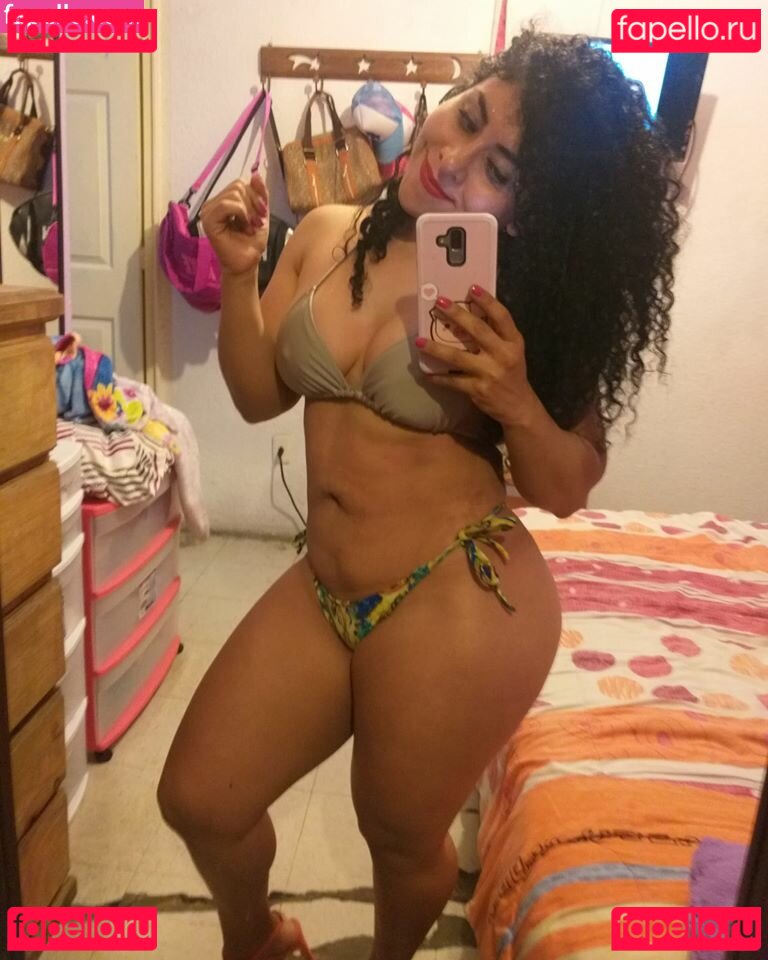 antonel_chinita / antonelaroccuzzo / antonella_chinita Nude Onlyfans Photo 4