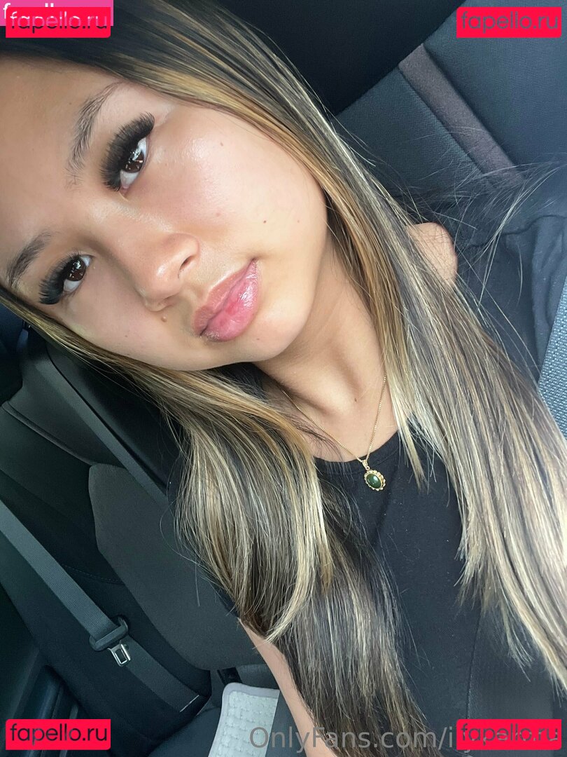 Ilykarma / joann.eee Onlyfans Photo Gallery 