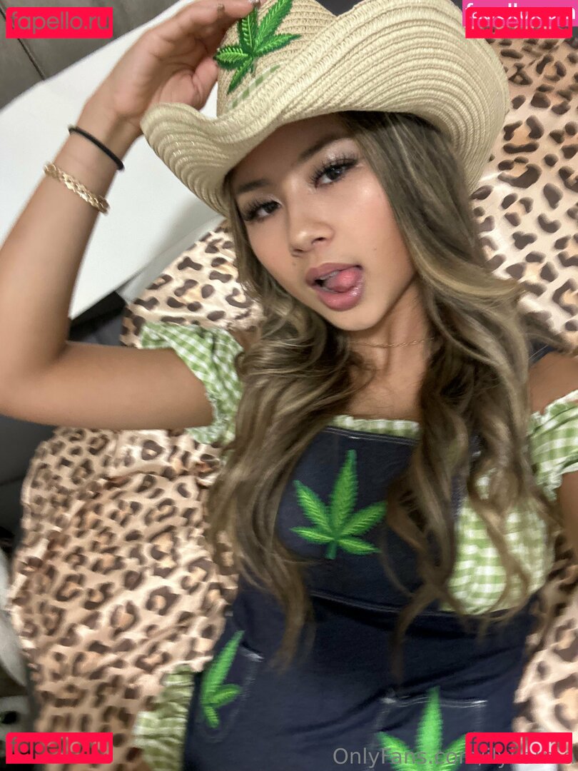 Ilykarma / joann.eee Onlyfans Photo Gallery 