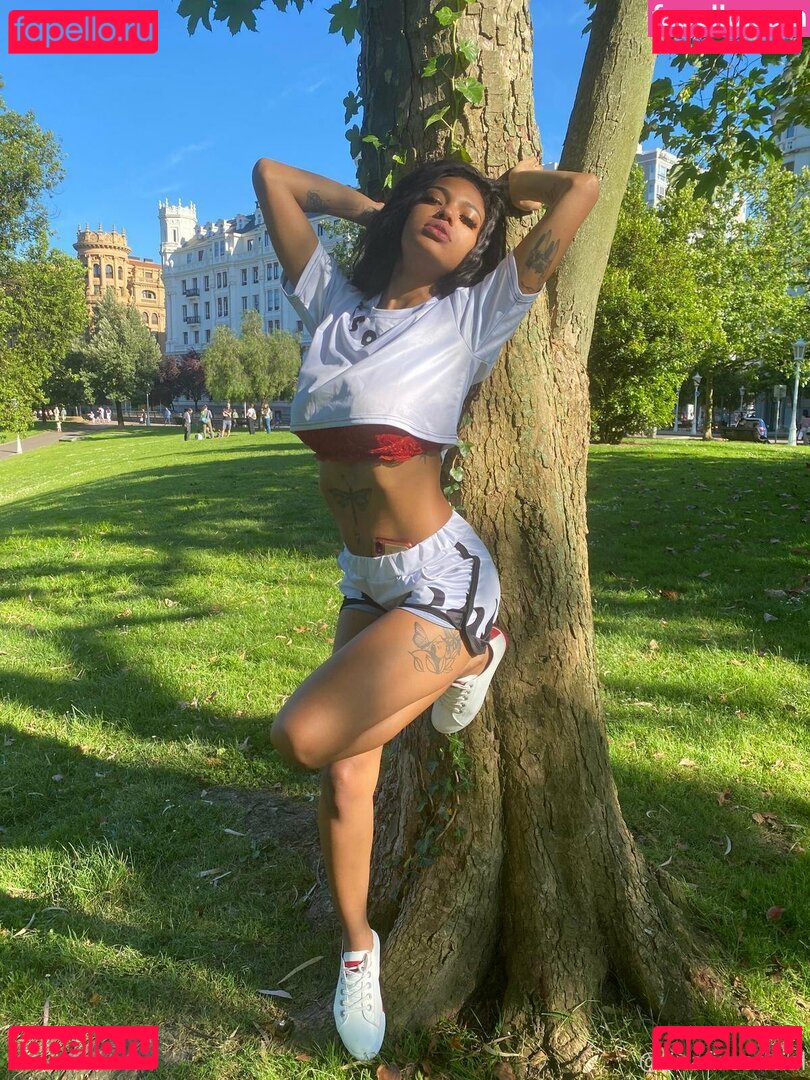 TinaFire / tinafireoficial Onlyfans Photo Gallery 