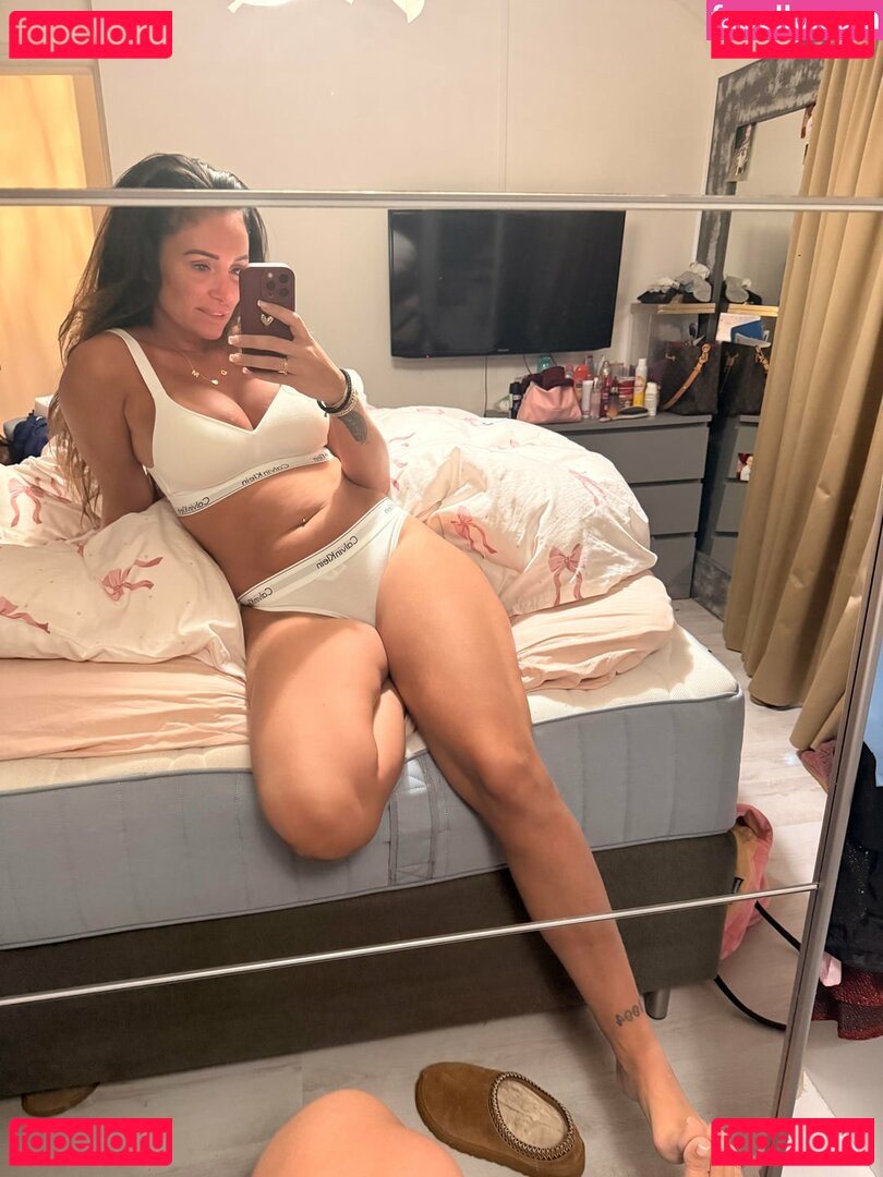 Lonely_Rush_4621 / Zoeseduce Onlyfans Photo Gallery 