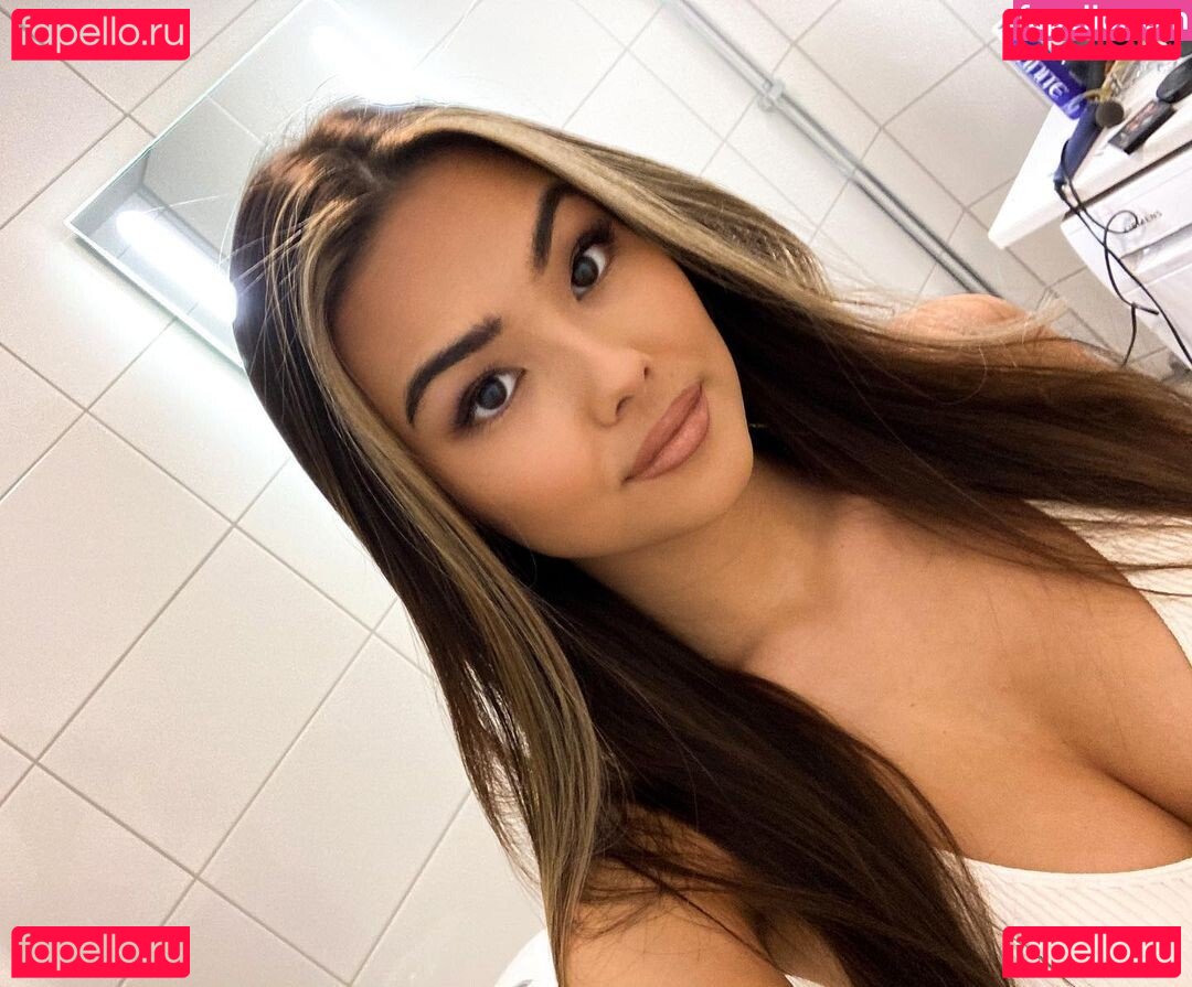 MichelleR / justmichelle / rydstedtm Onlyfans Photo Gallery 