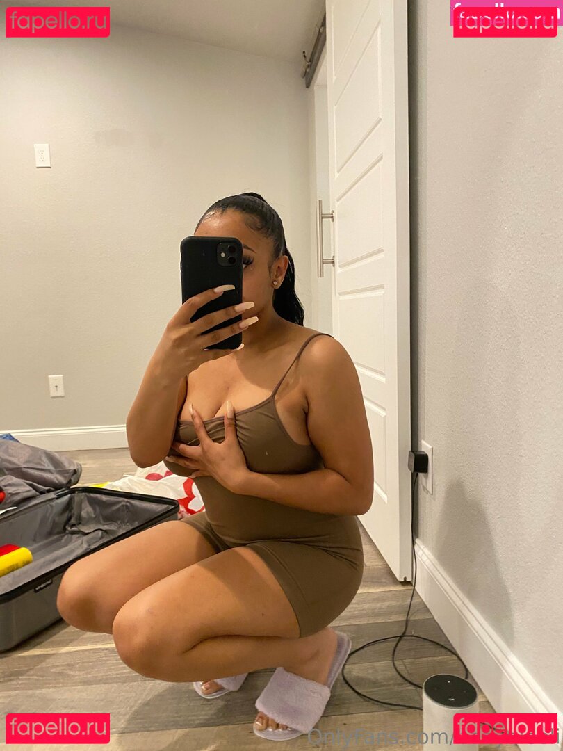 babyadira / babyaleeli / bbythang / bbythangg Onlyfans Photo Gallery 