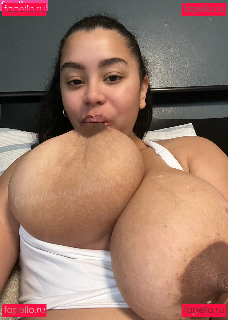 Milky Titties / Yomyareolas / Yomyjuggs / Yomywrist Onlyfans Photo Gallery 