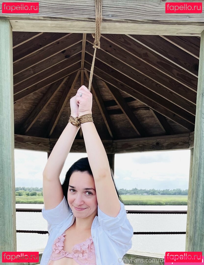 binxanddesi / meghan_desaulniers Onlyfans Photo Gallery 