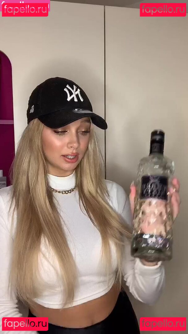 celina / celinapowell / https: / itscelinasmith Onlyfans Photo Gallery 