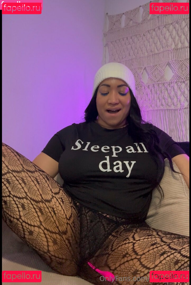 mini_elinaa Onlyfans Photo Gallery 