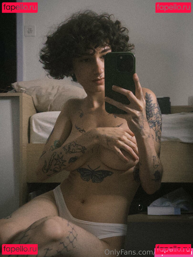 Lalhoevera / lalo.verra Onlyfans Photo Gallery 