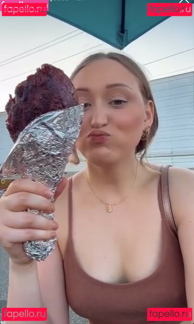 Briana Nycolee / briananycolee / strawberrytallcakee Onlyfans Photo Gallery 