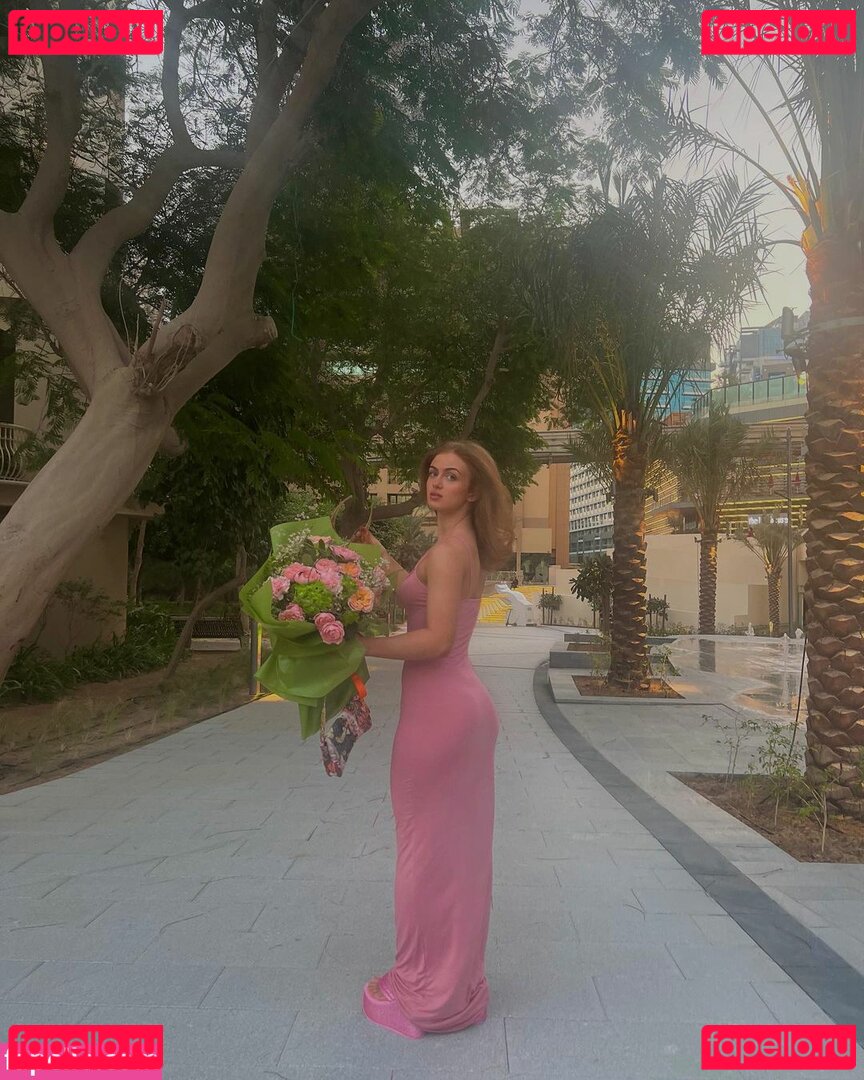 Maisie Smith / maisiesmithofficial Onlyfans Photo Gallery 