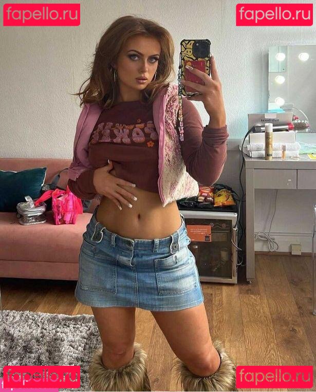 Maisie Smith / maisiesmithofficial Onlyfans Photo Gallery 