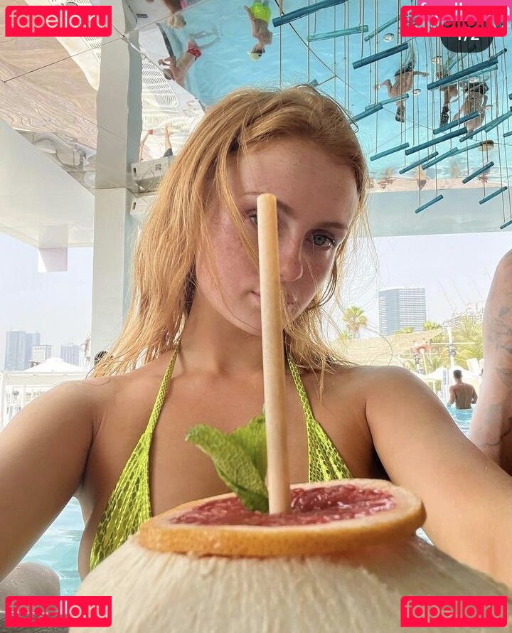 Maisie Smith / maisiesmithofficial Onlyfans Photo Gallery 