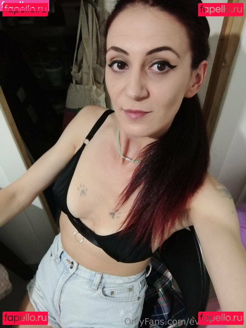 evabanefree / evafreeman_ Onlyfans Photo Gallery 