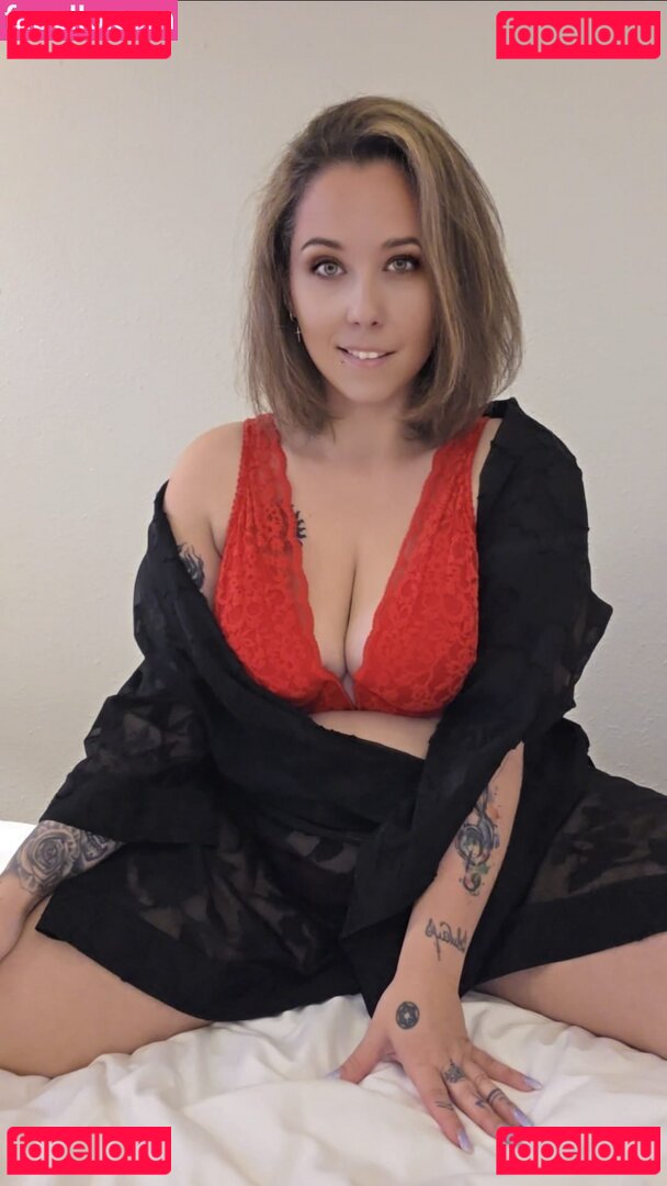 lariarussell / ryanfirst1 Onlyfans Photo Gallery 