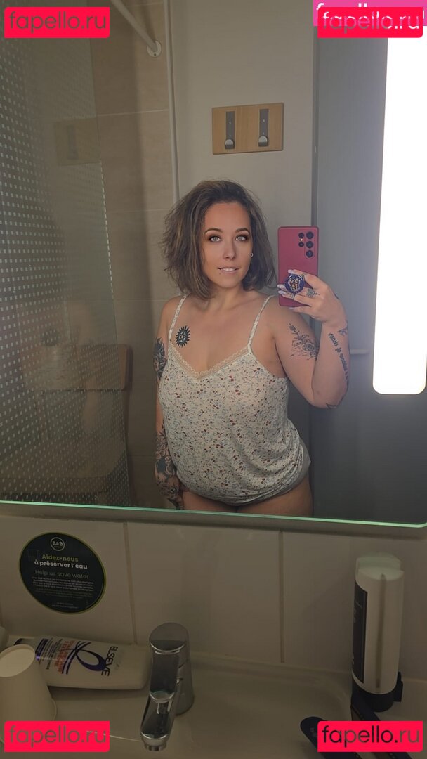 lariarussell / ryanfirst1 Onlyfans Photo Gallery 