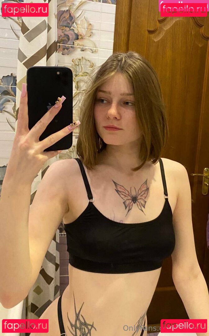 Snifftug / shy.tiny Onlyfans Photo Gallery 