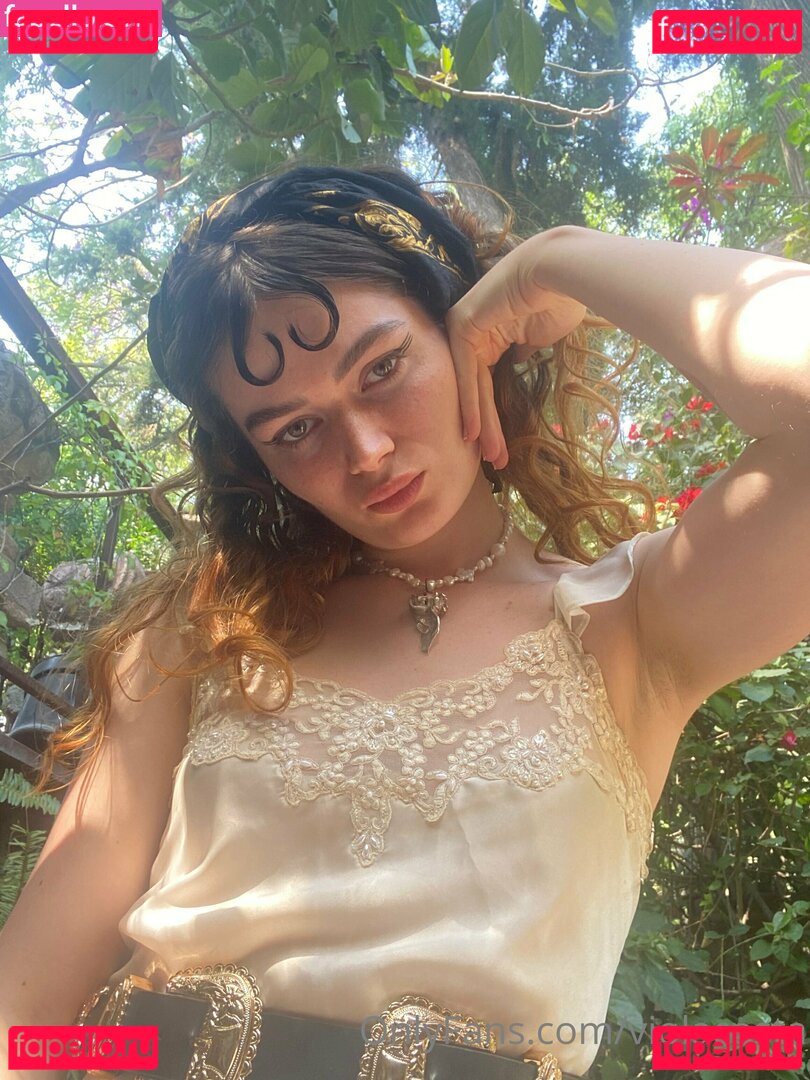 floraauclair / florabirb Onlyfans Photo Gallery 