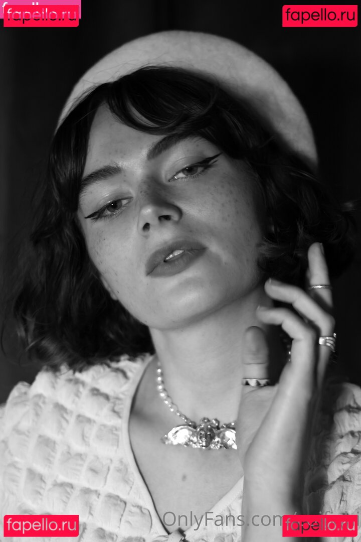 floraauclair / florabirb Onlyfans Photo Gallery 