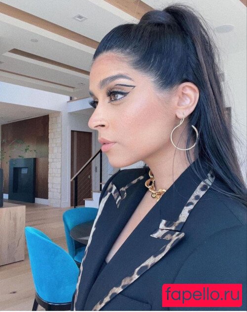 Lilly Singh / lilly Nude Onlyfans Photo 29