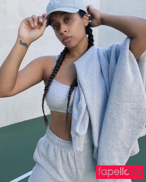 Lilly Singh / lilly Nude Onlyfans Photo 17