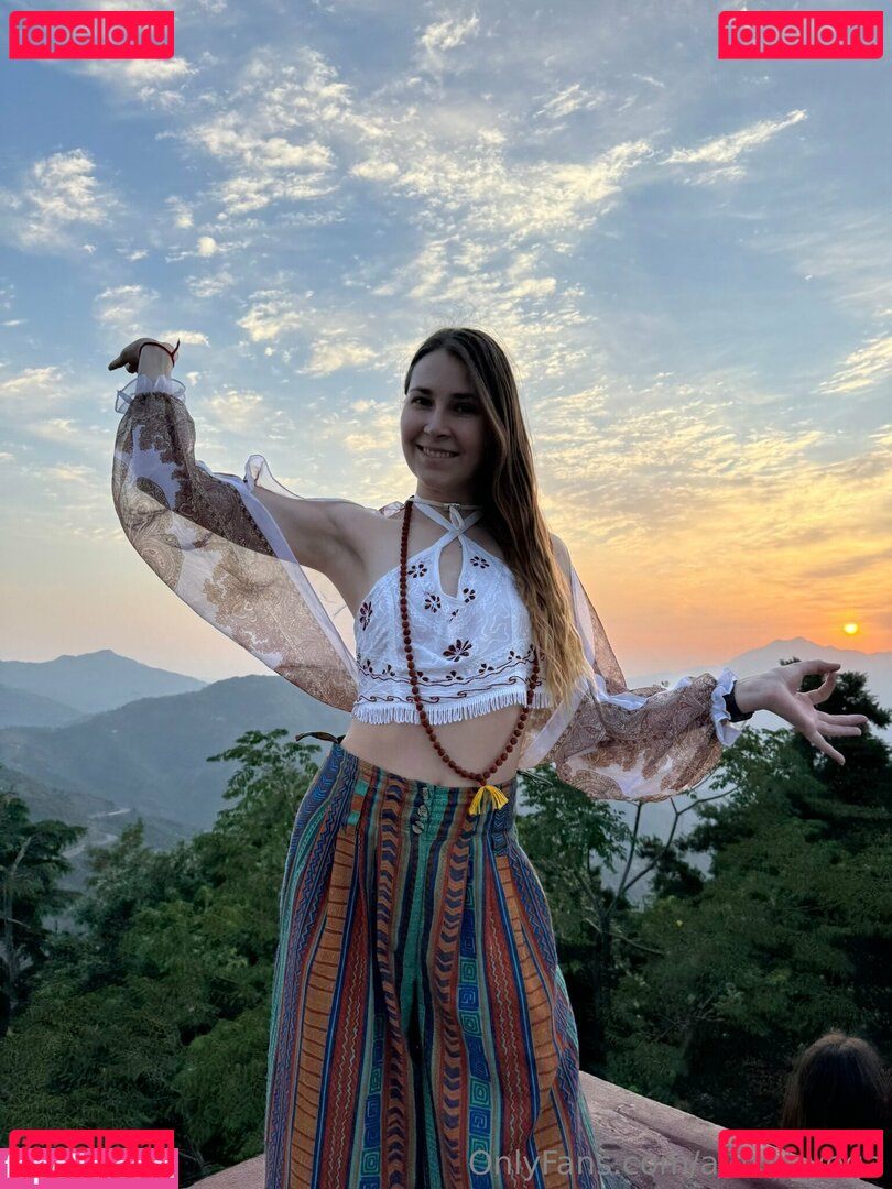 alexis_yoga / alexisyoga Onlyfans Photo Gallery 