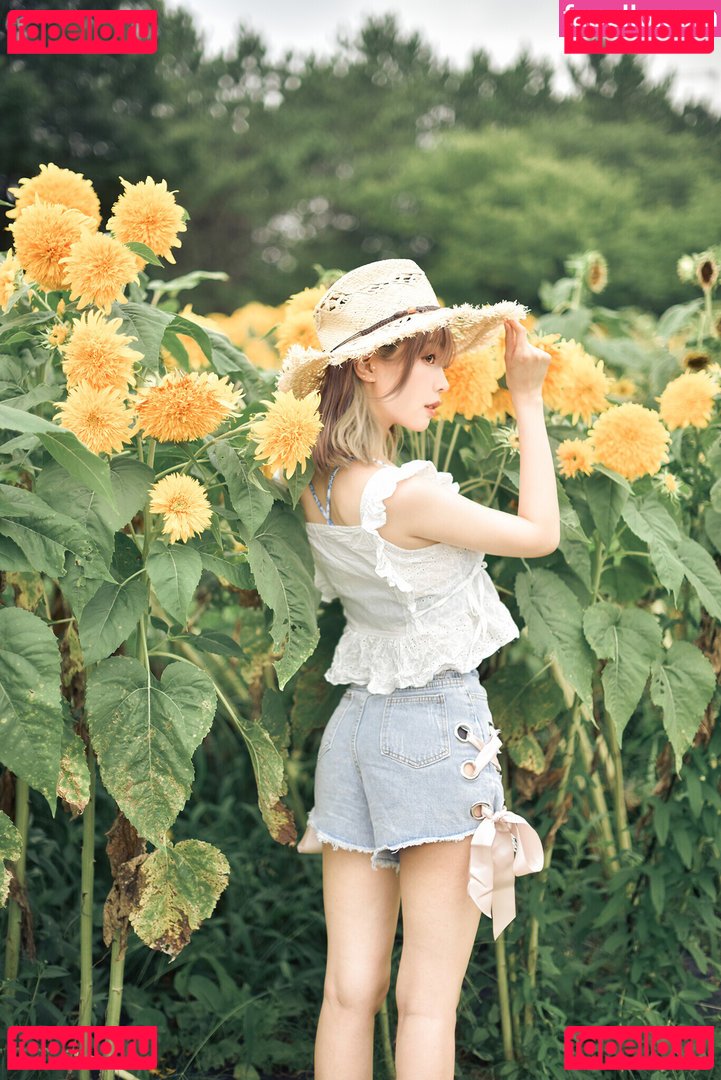 Ely / Ely_eee / eeelyeee Onlyfans Photo Gallery 