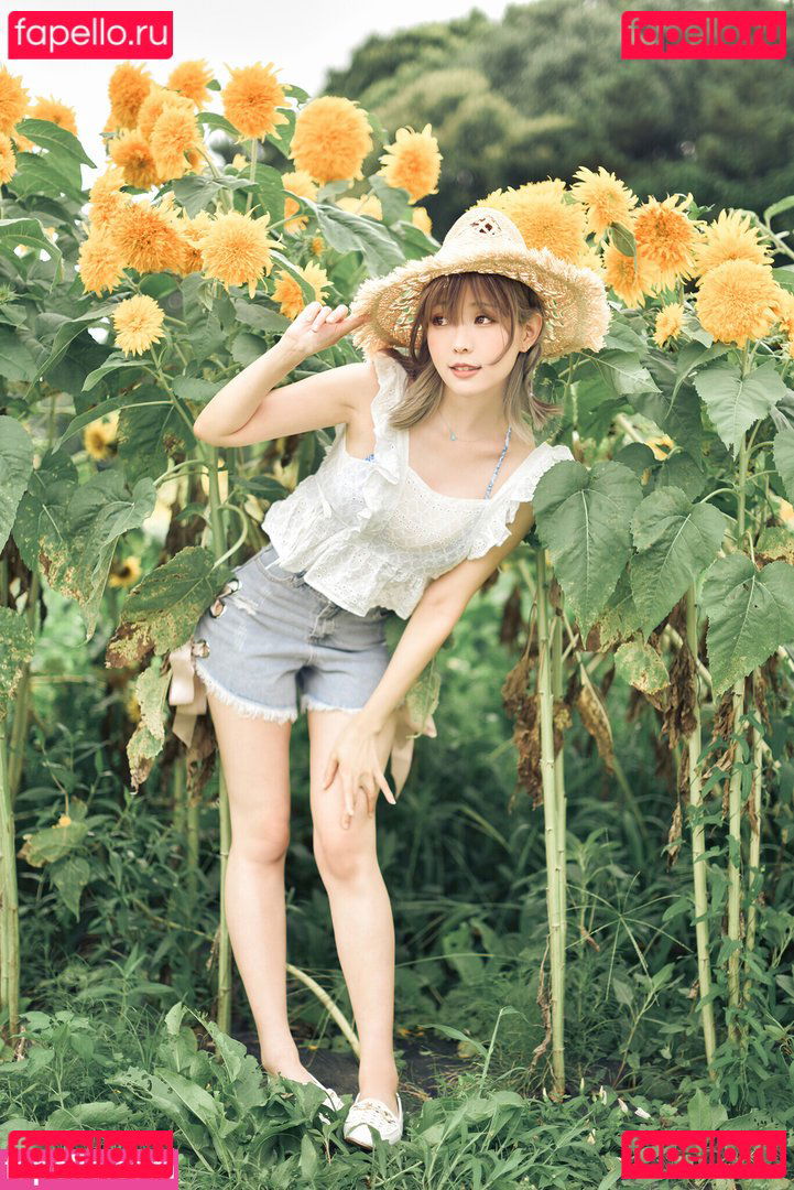 Ely / Ely_eee / eeelyeee Onlyfans Photo Gallery 