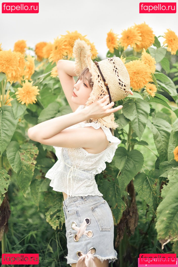 Ely / Ely_eee / eeelyeee Onlyfans Photo Gallery 