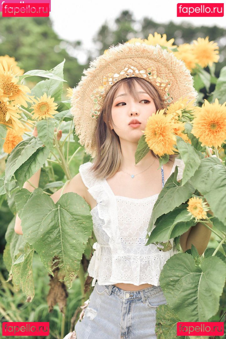 Ely / Ely_eee / eeelyeee Onlyfans Photo Gallery 